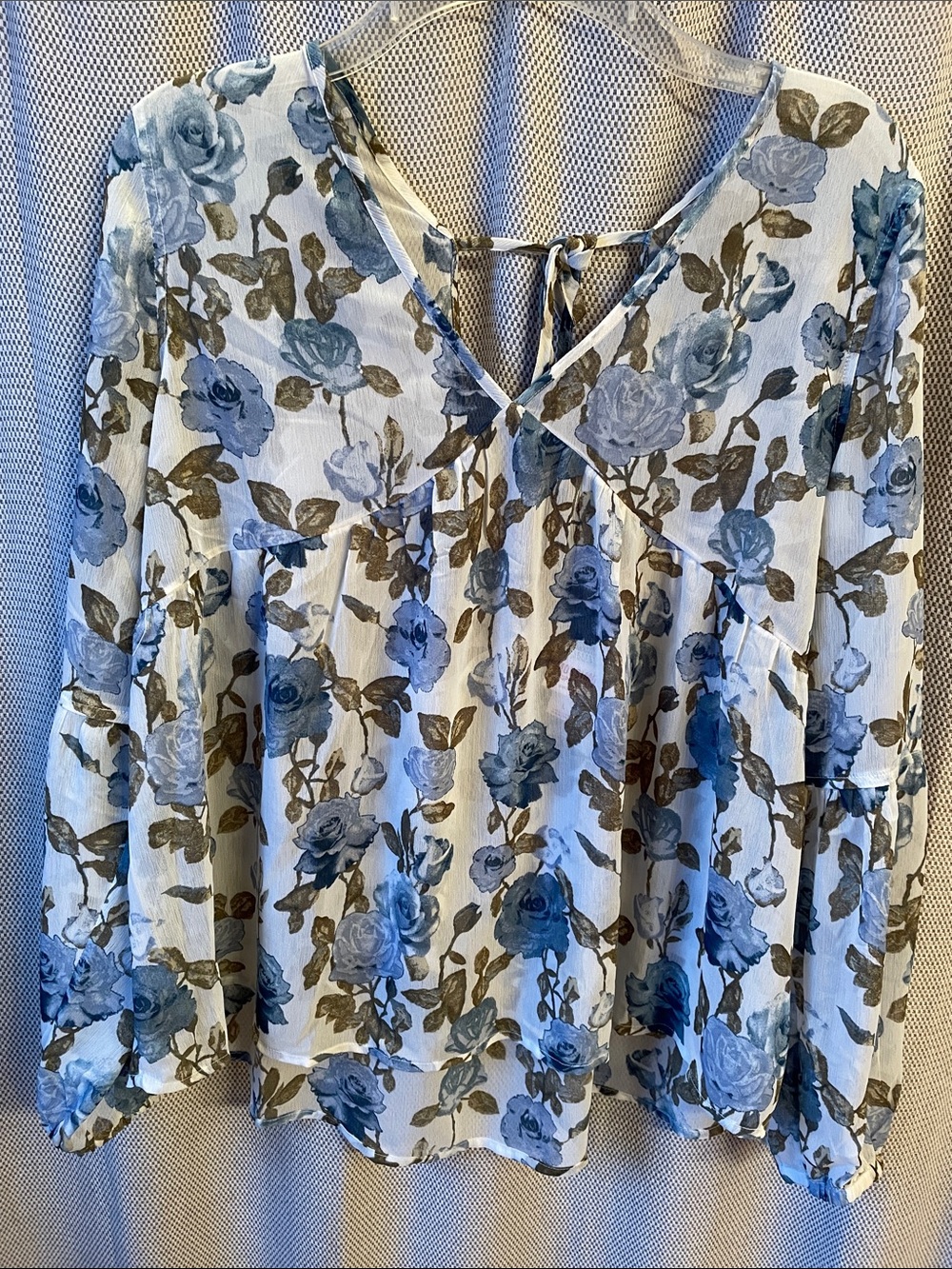 Mossimo Supply Co. Blue and White Rose Print Peasant Blouse